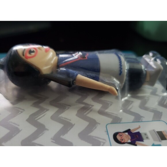 American Girl Z Yang 2 GB Flash Drive NEW Thumb Drive Memory Stick - Picture 4 of 5
